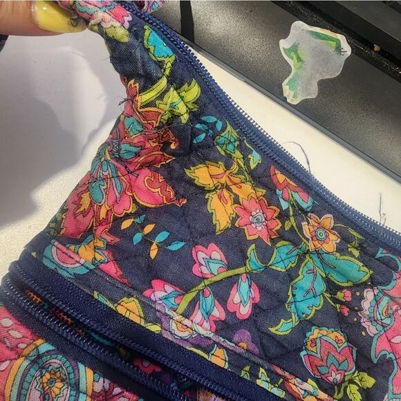 Floral Quilted Shoulder Bag - Picture 6 of 9